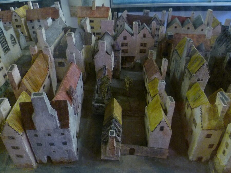 Scale model of Edinburgh's Old Town closes branching off the Royal Mile