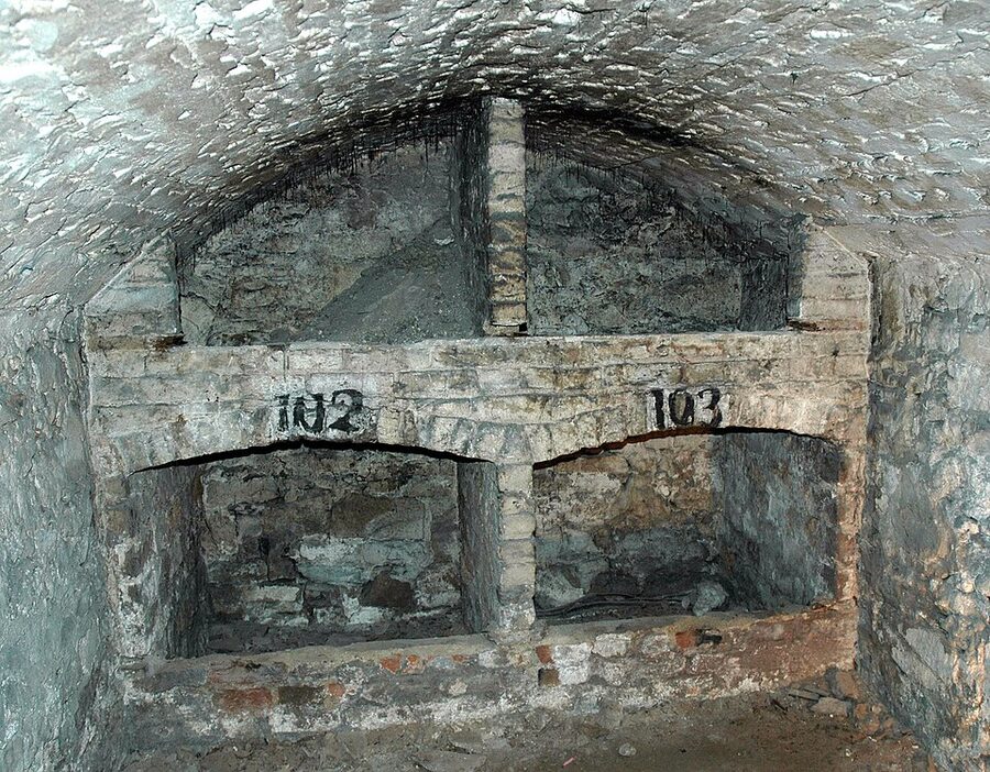 Stone passage inside Edinburgh Underground Vaults