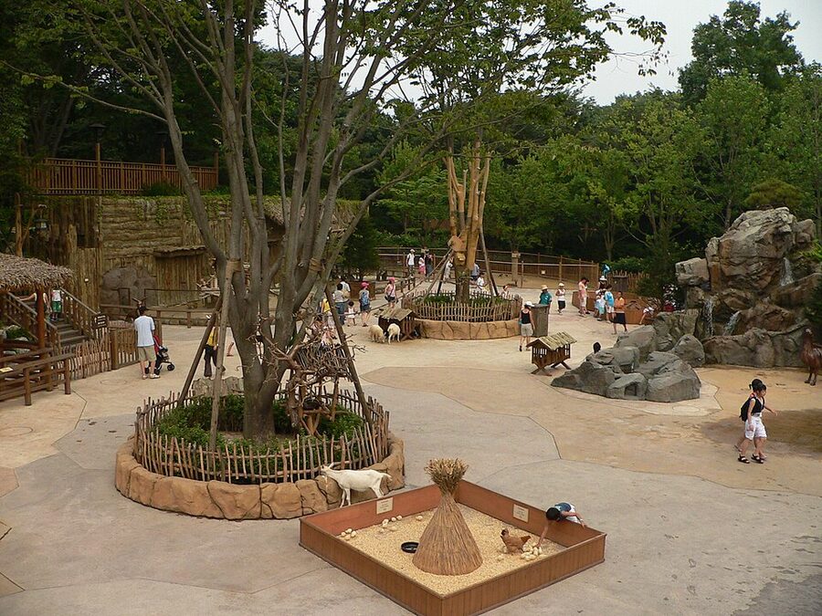 Seasonal decorations at Everland