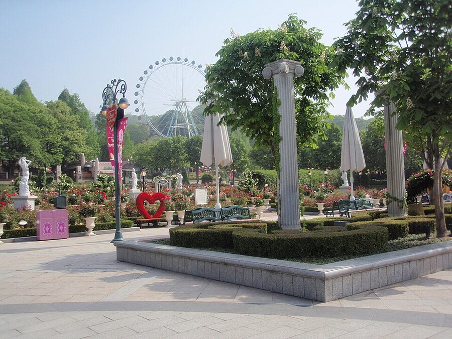 Rose garden archway Everland