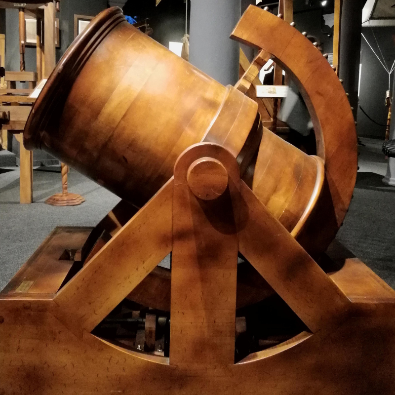 Interactive bombard model based on Leonardo da Vinci's drawing