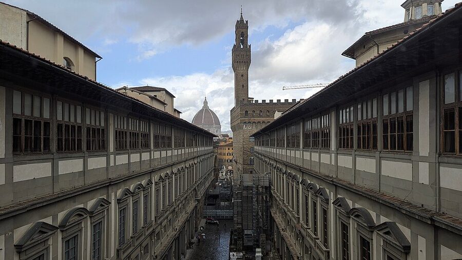 Piazzale degli Uffizi courtyard view toward Palazzo Vecchio Florence