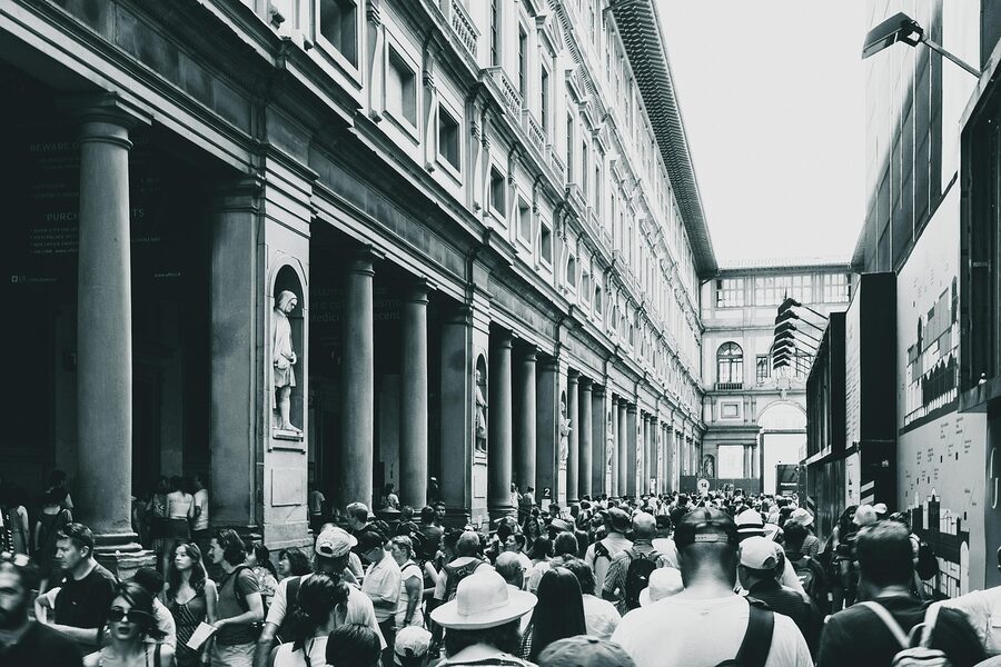 Crowds in Piazzale degli Uffizi Florence