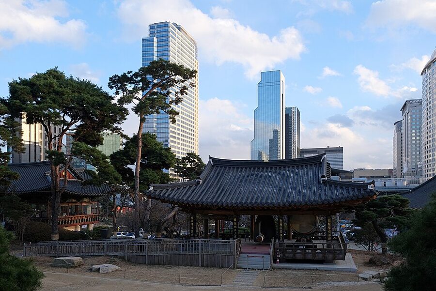 Bongeunsa Buddhist temple halls in Gangnam Seoul