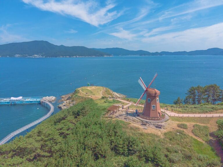 How to Book a Geoje and Oedo Botania Day Trip from Busan