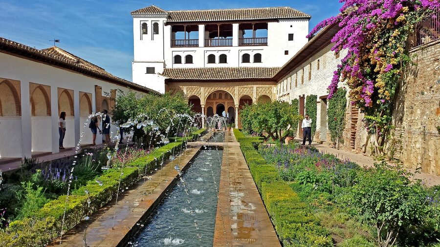 Generalife gardens patio with greenery