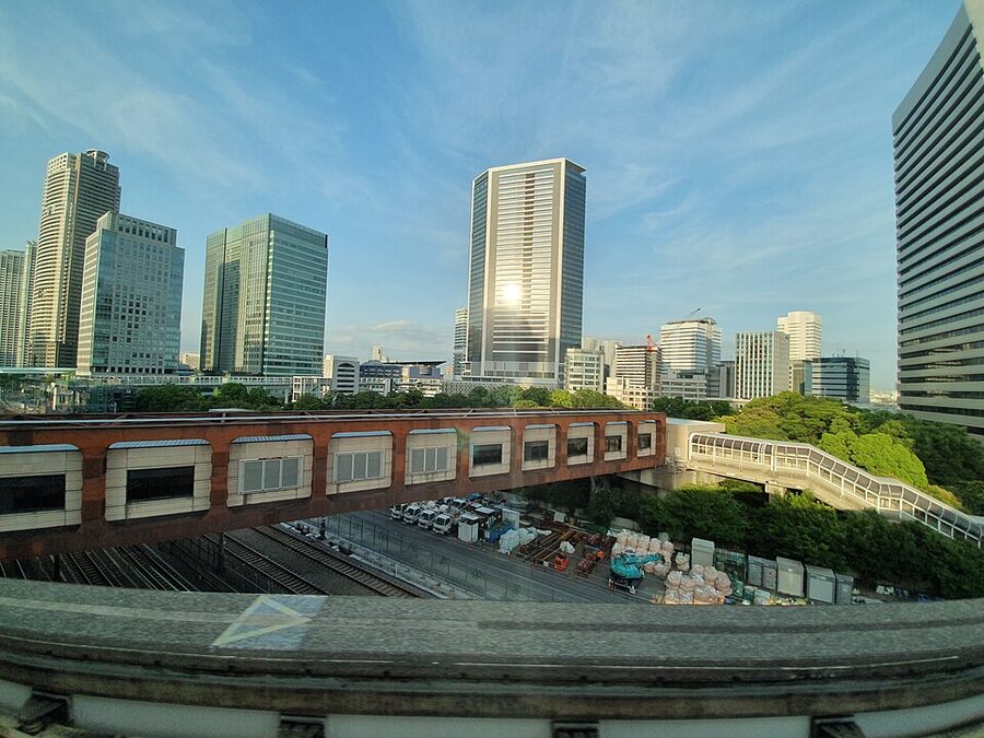 Hamamatsucho station pedestrian bridge seen from Tokyo Monorail