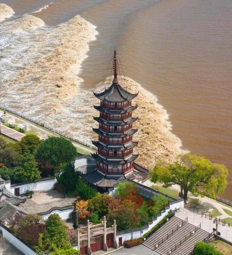 Hangzhou to Haining: Tide Park, Folk Museum & Shadow Puppet - Wandering Through Ganhe Street & Xu Zhimo’s Residence