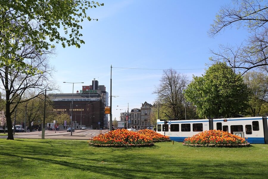 Tram passing the Heineken brewery building on Stadhouderskade with Weteringcircuit visible