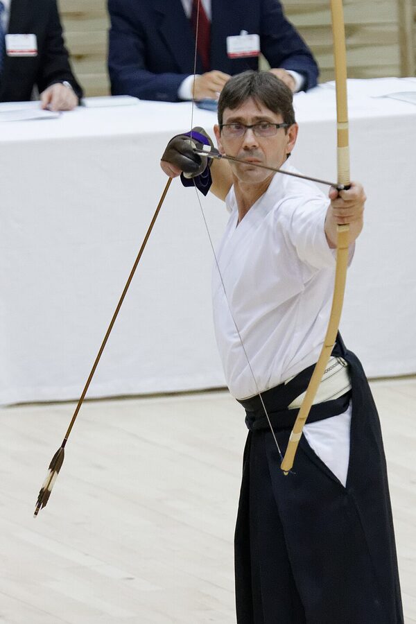 Kyudo archer settling into the shooting stance