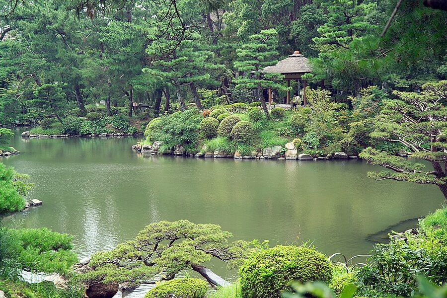 Shukkeien Garden pond and wooden bridge in Hiroshima