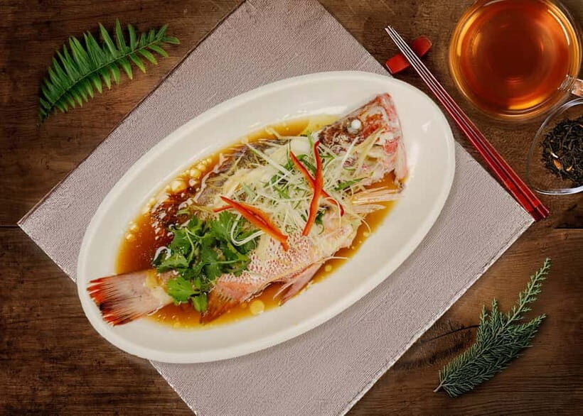 Hong Kong: Aberdeen Fishing Heritage Tour with Seafood Feast - Visiting a Real Aberdeen Houseboat