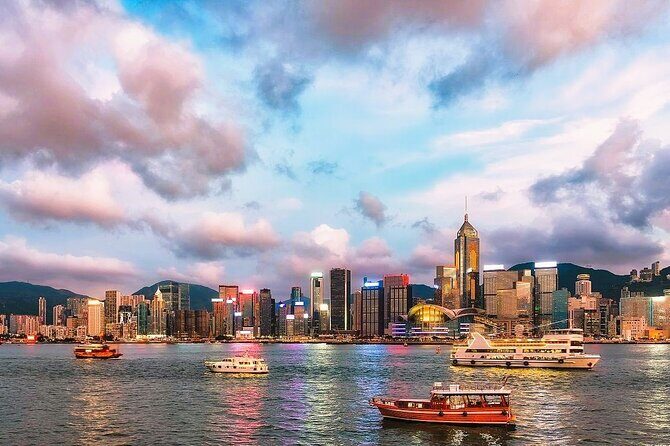 Hong Kong Private Night : Yacht + Dinner + Lights Show (15pax) - Analyzing the Cost and Value
