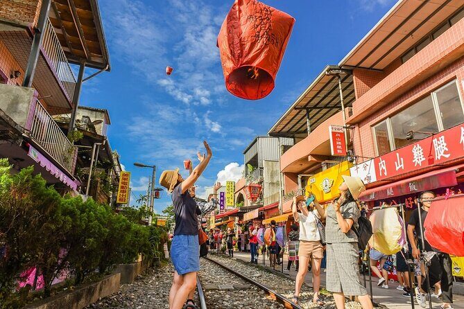 Houtong Cat Village & Jiufen A-Mei Teahouse & Shifen Day Tour - Authentic Experiences Drawn from Reviews