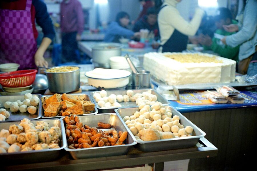 Taipei night market food stalls