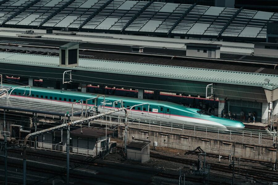 Shinkansen bullet train at platform in Tokyo Station