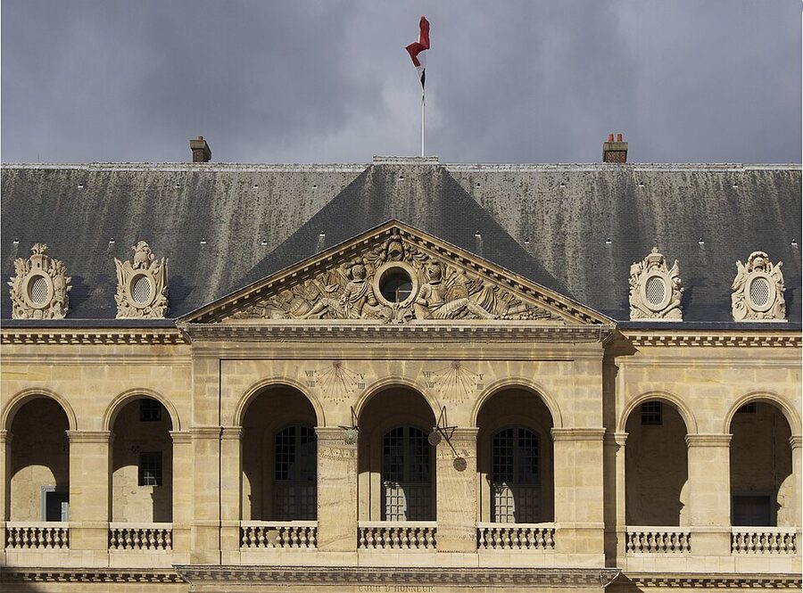 Cour d Honneur cannons display at Les Invalides
