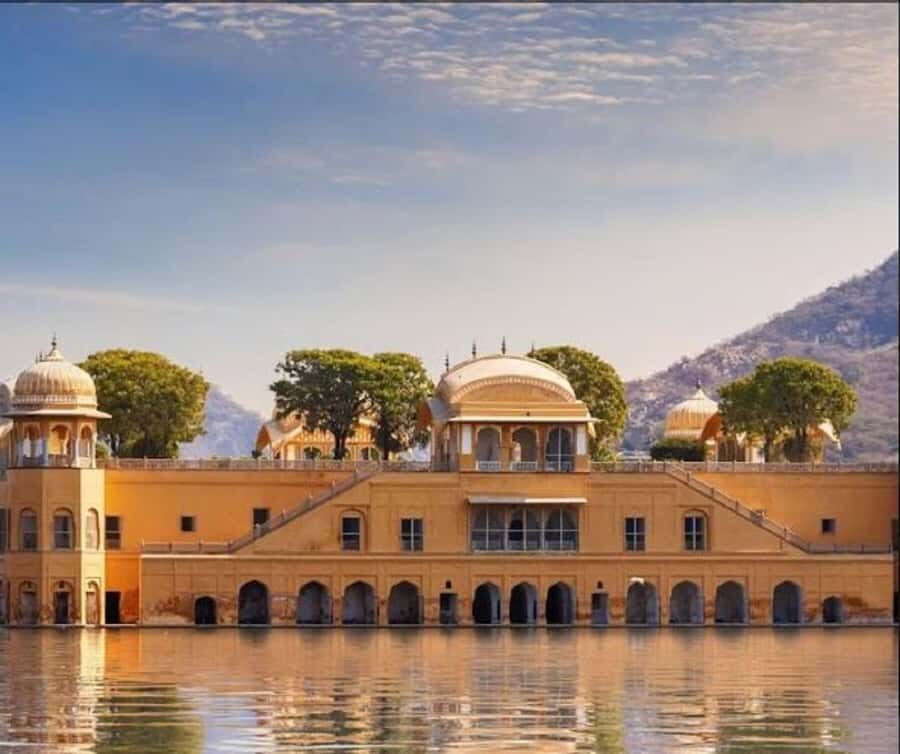 Jaipur: Private Forts & Palaces Sightseeing Tour with Guide - The Heart of Jaipur: Amber Fort and Bazaars