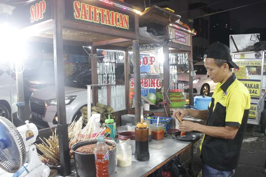 Jakarta: Local, Authentic Sabang Street Food Guided Tour - Practical Details & Tips