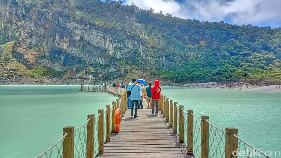 Jakarta Tour: White Crater, Pinisi Resto , Tea plantation - Practical Details and What to Expect