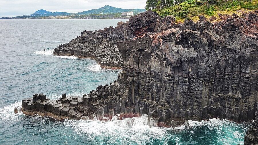 Daepo Jusangjeolli columnar basalt cliff Jeju