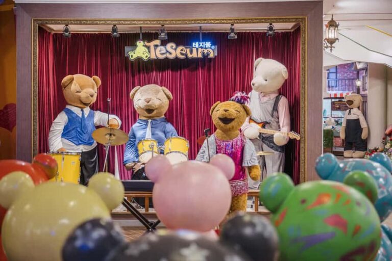 Jeju: Teddy Bear House TESEUM Entry Ticket - The experience of walking through Teseum
