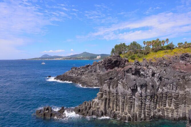 Jeju: UNESCO-Listed Southern Authentic Day Tour - The Guide Experience: Knowledgeable and Attentive