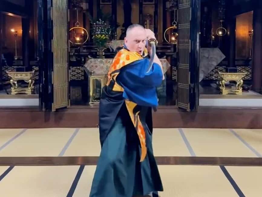 Kanazawa: Samurai Swordsmanship Lesson at a rented temple - In-Depth Look at the Experience