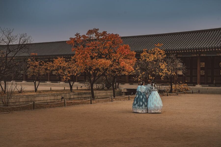 Women in hanbok at Gyeongbokgung Palace autumn