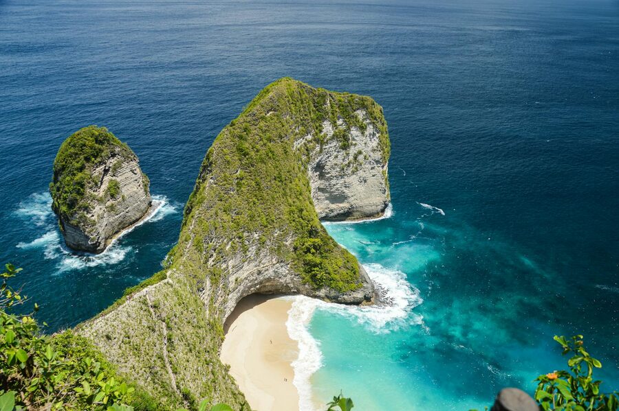 Kelingking Beach on Nusa Penida showing the famous T-Rex shaped cliff and turquoise ocean