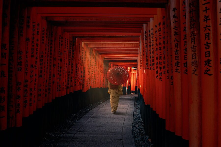 Japanese woman in kimono at Fushimi Inari torii gates