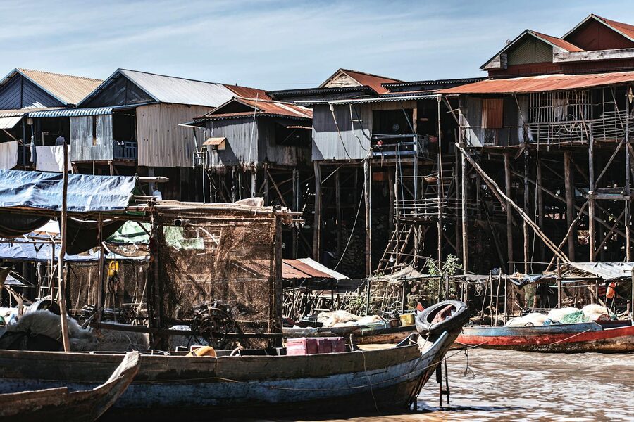 Kampong Phluk stilt houses along the river
