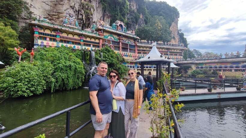 Kuala Lumpur: Batu Caves, Thean Hou Temple & National Mosque - Visiting Batu Caves: A Limestone Marvel and Hindu Landmark
