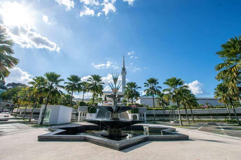 Kuala Lumpur: Tour with 21 Attractions - Honoring Heroes and Nature