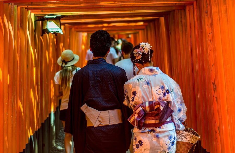 Couple in kimono at Fushimi Inari torii gates