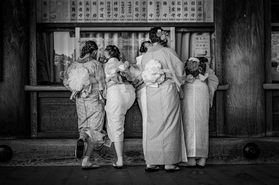 Women in kimono at a Kyoto temple