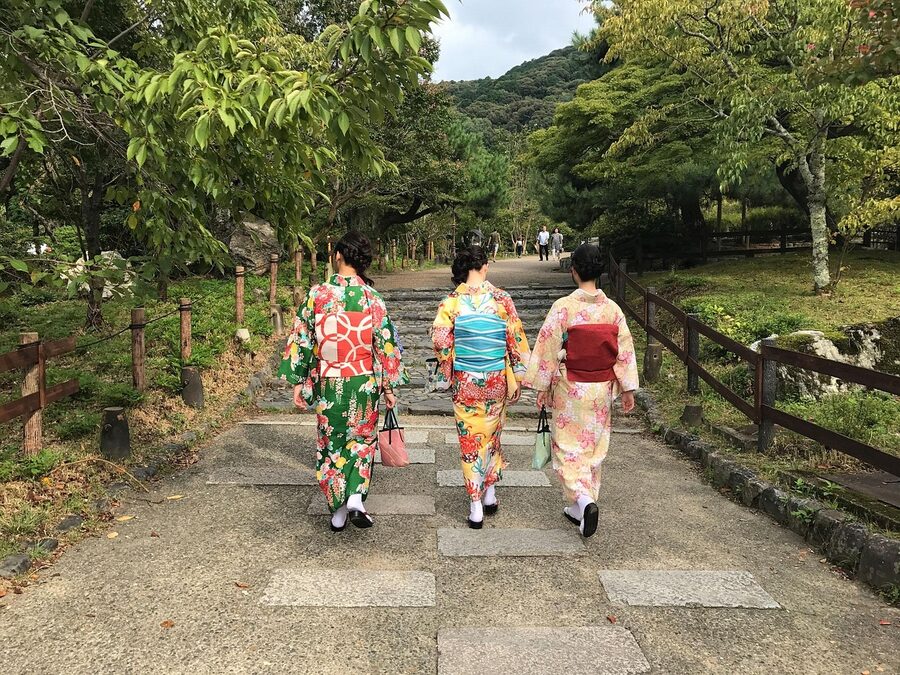 Woman in kimono posing in Kyoto