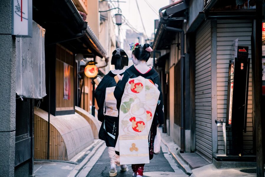 Women in traditional dress walking in a Kyoto alley