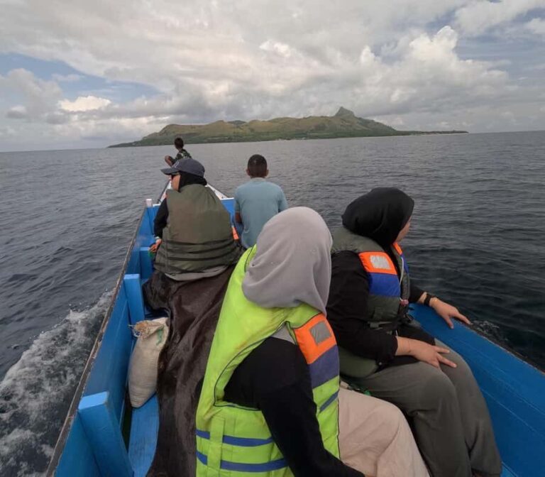 Labuan Bajo: Nuca Molas Day Trip with Lunch & Boat Ride - Exploring the Itinerary: What to Expect from Dawn to Return