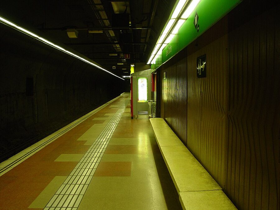Les Corts metro station platform on Barcelona Metro line 3