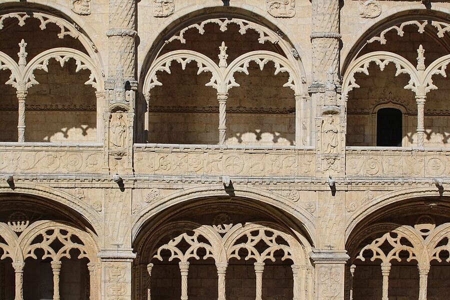 Upper level arches at Jeronimos cloister