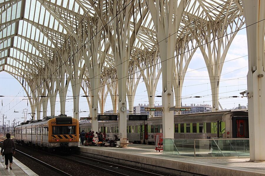 Gare do Oriente Calatrava station Lisbon platforms