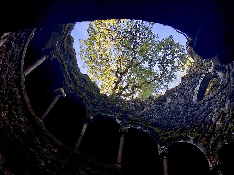 Quinta da Regaleira initiation well tunnel light at the end Sintra