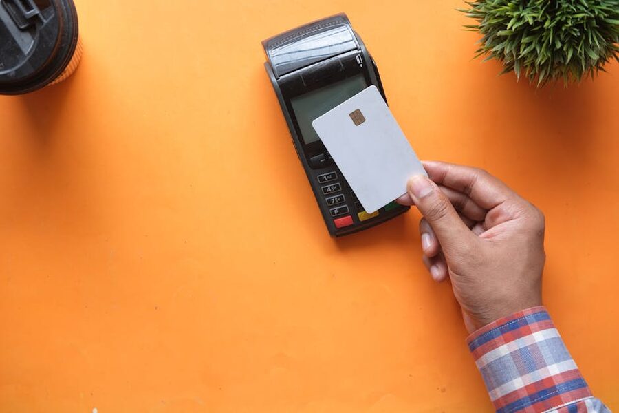 Contactless payment used at a card reader