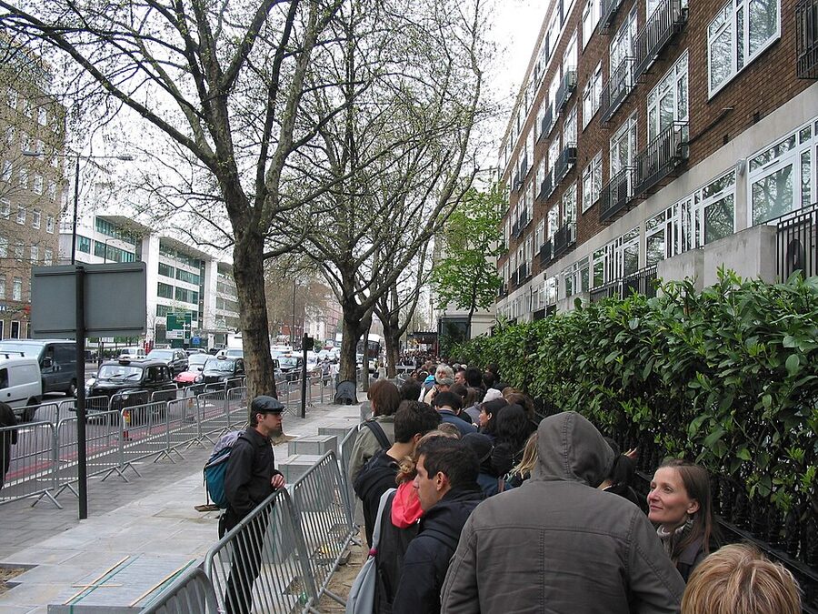 The queue for Madame Tussauds outside the museum