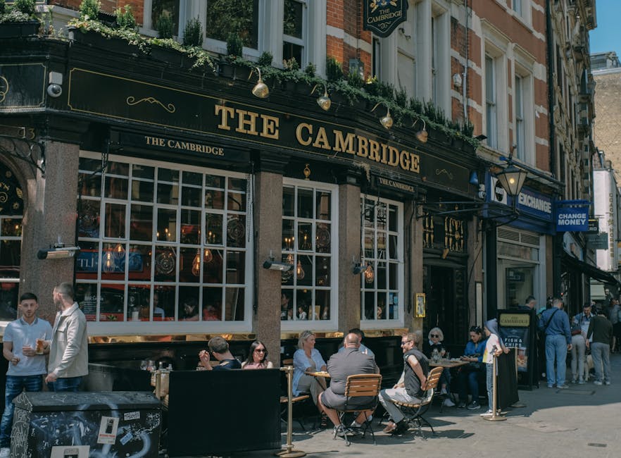 Cambridge Pub London with people