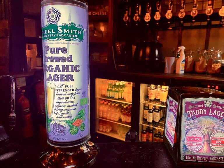 How to Book a Historic Pubs Walking Tour in London