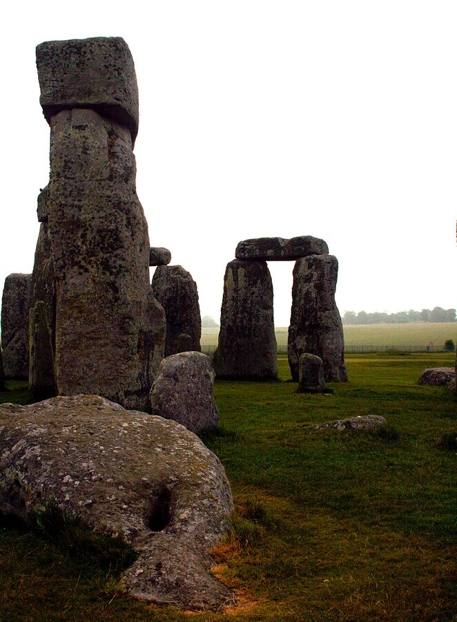 Stonehenge tall inner stones and outer stones with lintels