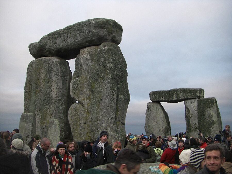 Stonehenge winter solstice dawn light