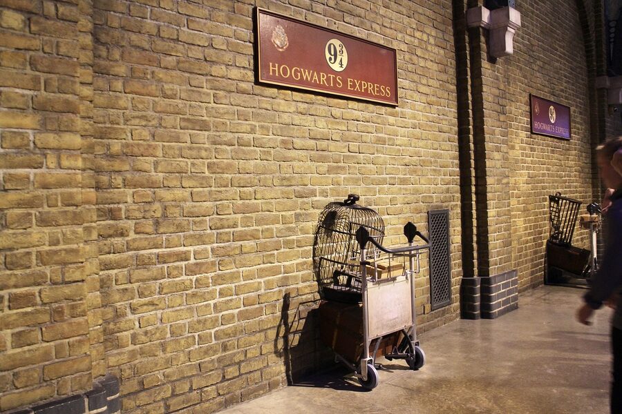 The Hogwarts Express train at Platform 9 3/4 set